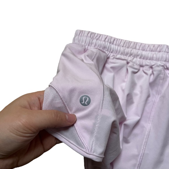 Lululemon Hotty Hot Low-Rise Lined Shorts 2.5" Meadowsweet Pink Size 10 New - Picture 3 of 5